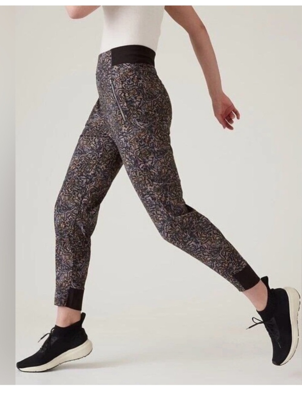 Athleta Women’s Trekkie North Jogger Pants Size 16 Kinetic Abstract Print EUC
